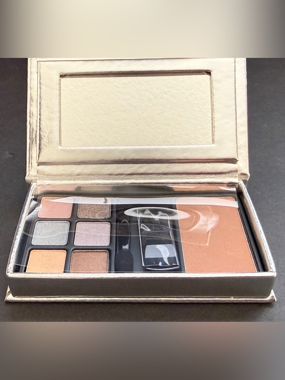 NEW Elizabeth Arden Metallic Gold Eye & Face Palette - 6 Shadows + Bronzer